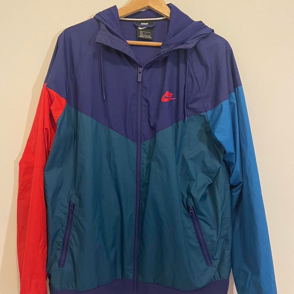 Nike windbreaker Windrunner jacket in blue and red #windbreaker